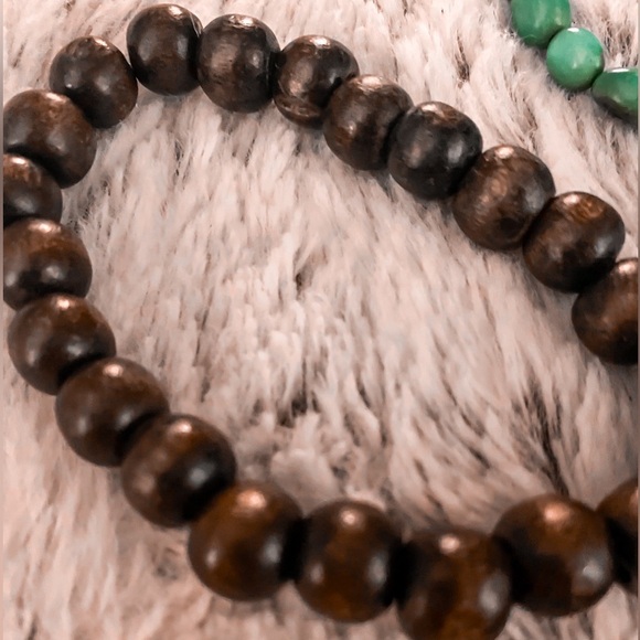 BEAD BRACELETS IN EXCELLENT CONDITION. ONE SIZE FITS ALL. STRETCHY SUPER CUTE! - Picture 6 of 6